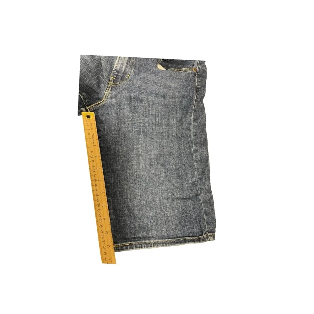 Women’s Levi’s Denim Bermuda shorts size 31 Regular Straight medium wash - Picture 5 of 5
